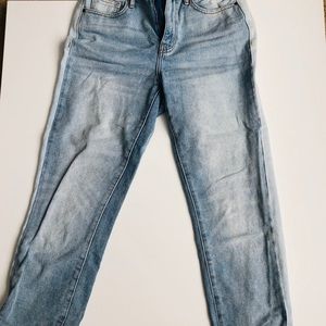 Two toned light wash mom jeans